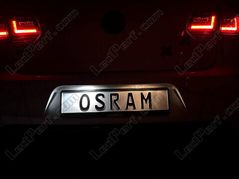 Godkänd W5W LED-lampa från Osram Night Breaker GEN2 i användning för belysning av registreringsskylt