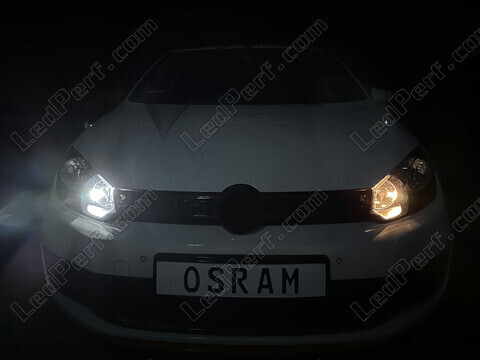 Godkänd W5W LED-lampa från Osram Night Breaker GEN2 i användning som parkeringsljus