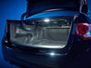 Bagageutrymme i en bil utrustad med LED-lampor Philips W5W PRO6000 godkända
