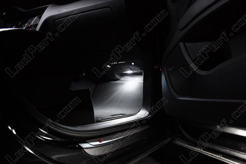 LED golv fram Audi Q7