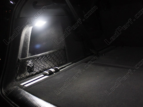 LED-lampa bagageutrymme Audi Q7