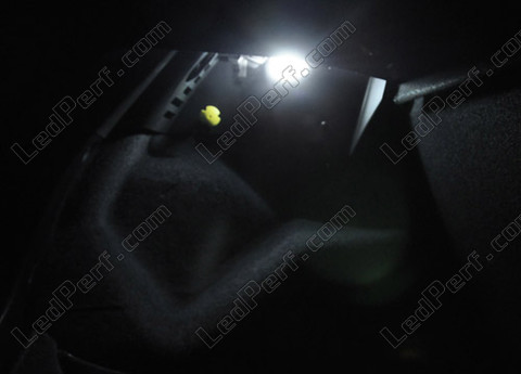 LED-lampa bagageutrymme Ford Focus MK1