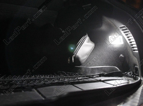 LED-lampa bagageutrymme Infiniti FX 37