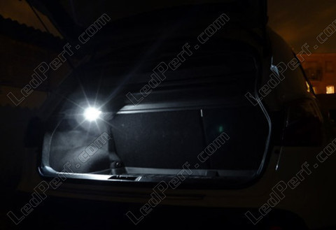 LED-lampa bagageutrymme Nissan Qashqai II