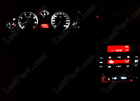 LED-belysning konsol central vit och röd Peugeot 406